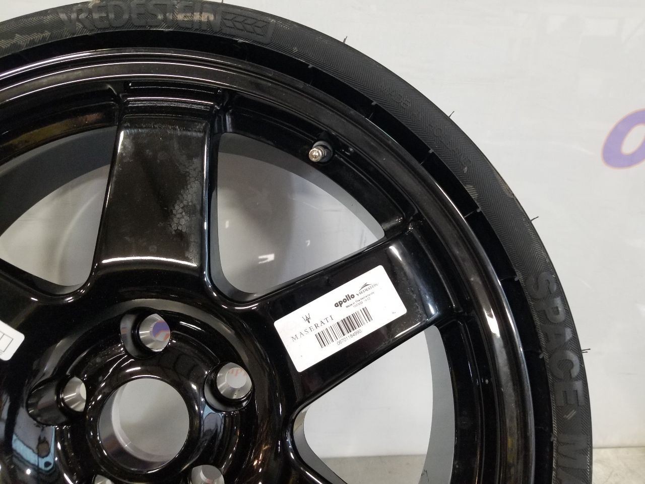 22 2022 MASERATI LEVANTE 18" SPARE WHEEL RIM AND TIRE WITH JACK KIT 