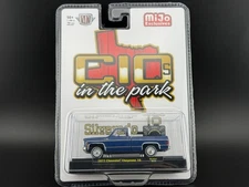 M2 1977 Chevrolet Cheyenne 10 Blue C10s In The Park 31500-MJS87 1/64