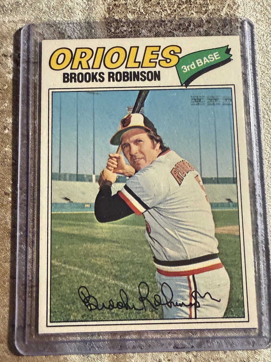 Brooks Robinson #285 (Baseball Cards 1977 Topps) — is it worth grading?