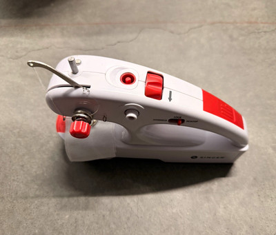 SINGER Stitch Quick Plus Handheld Portable Electric Sewing Machine 01774