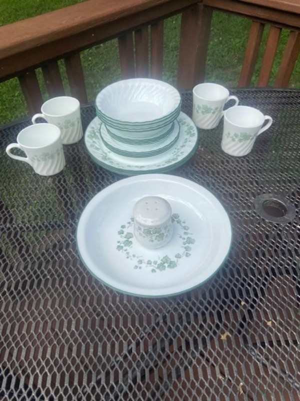 22 Pc Set Corelle Callaway Ivy Service For 4 White/Green Trim Corning Vintage US