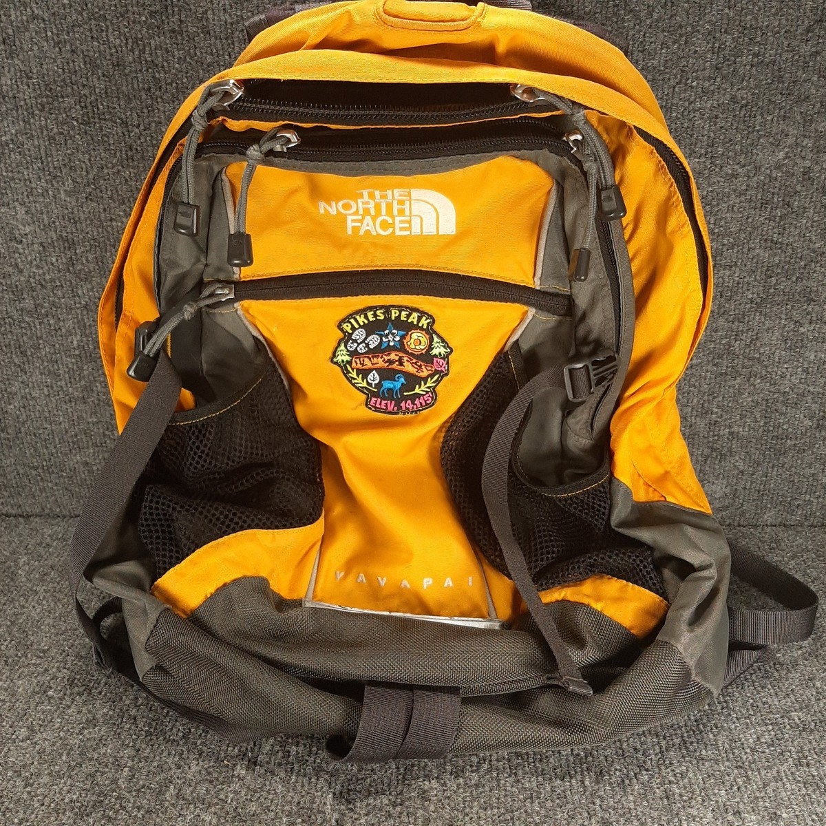 The Northface TNF Yavapai Backpack Yellow Black No Reservoir Pikes