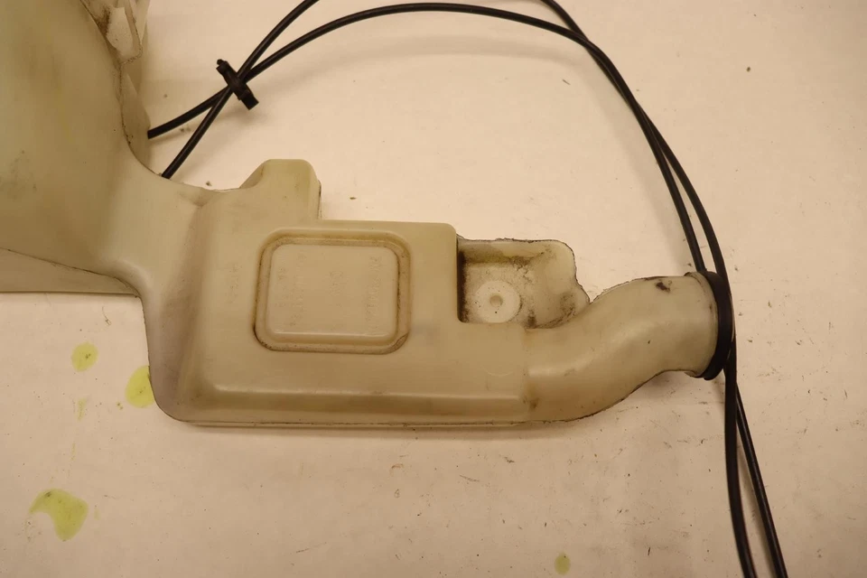 Cadillac Escalade 2015-2020 tanque de depósito de líquido parabrisas con bombas OEM Foto 2 de 4