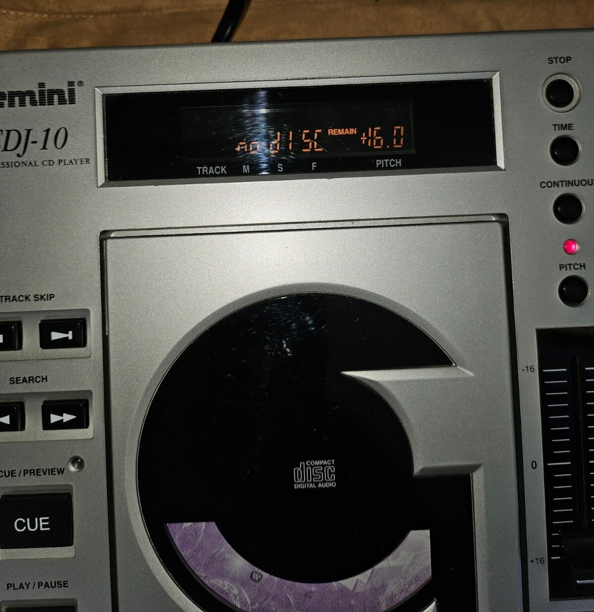 GEMINI CDJ-10 Professional CD Player. Turns on. Sometimes Spins Cd