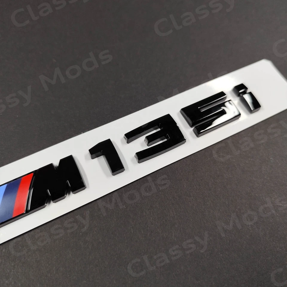 Juego de insignias negras brillantes M135i xDrive para emblema BMW M Power Foto 3 de 4