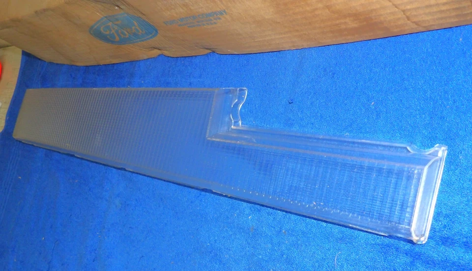 1977 1978 Ford Thunderbird NOS LH REAR TAIL LAMP INNER CLEAR OPTIC LENS - Image 4 of 4