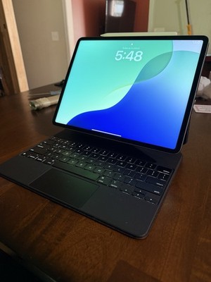 Apple iPad Pro 12.9 5th Gen 128GB Gray, Magic Keyboard, Pencil 2