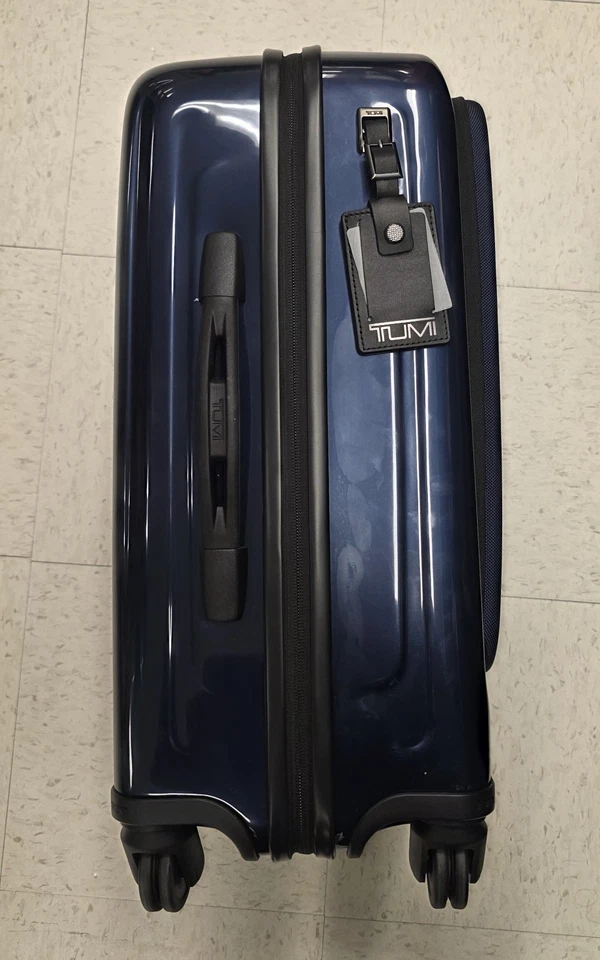 Nuevo TUMI V4 22" Continental 4 ruedas bolsillo delantero azul marino/azul Foto 2 de 4