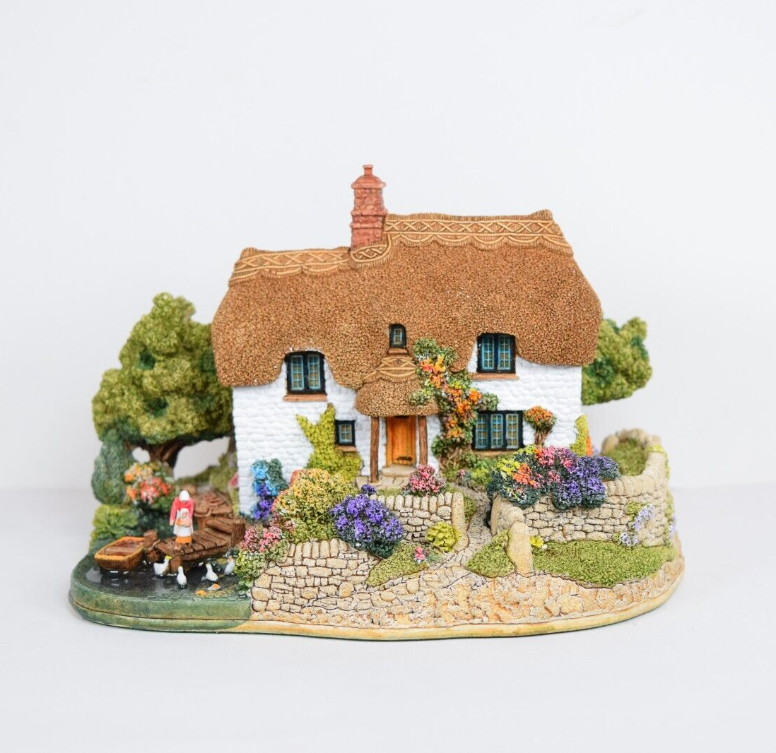 Lilliput Lane - Water