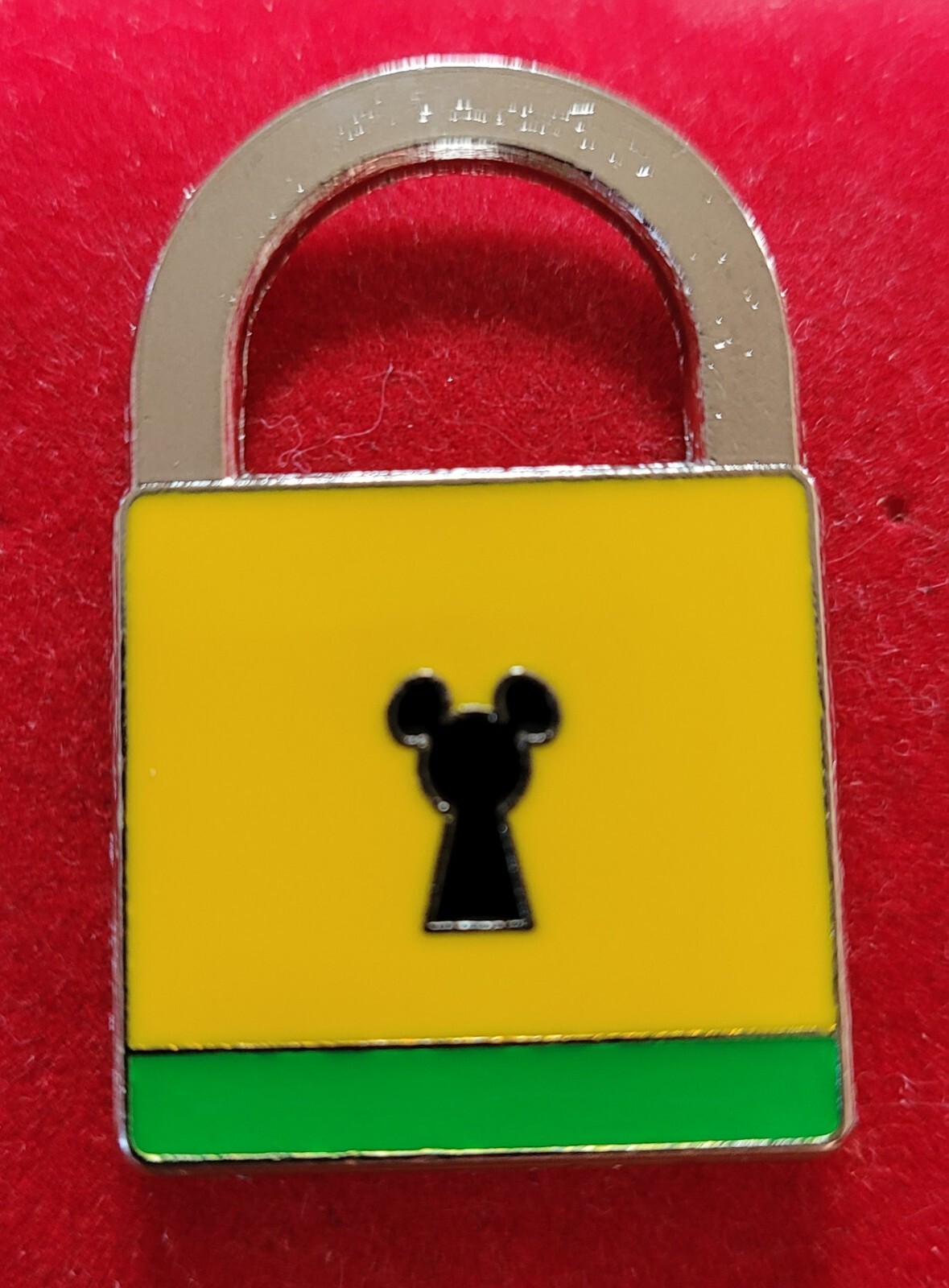 Disney Trading Pin, Pluto Padlock, Limited Release, 2013 59B