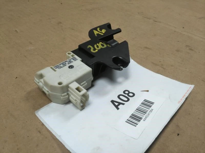 Audi A6 3.2 Quattro 2006 guantera actuador de liberación motor OEM+ Foto 2 de 4