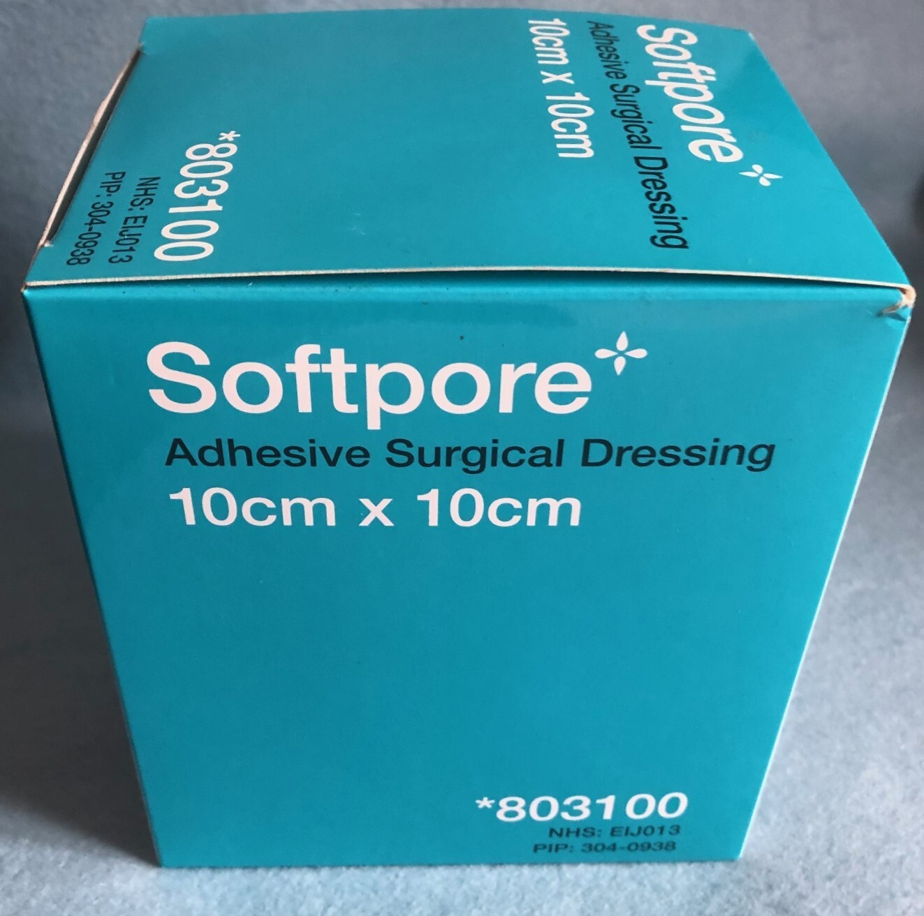 Softpore Adhesive Surgical 10x10 cm Dressing, Sterile, Single Use, Box
