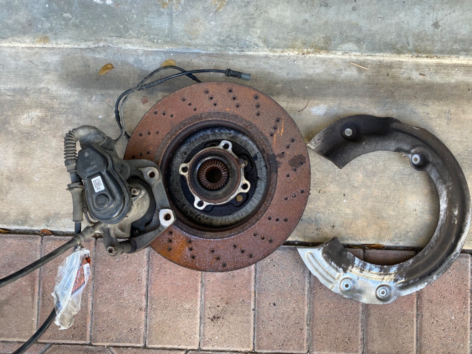 OEM ORIGINAL BMW I12 Rear right full Brake Caliper 2014- i8 1.5L knee disc