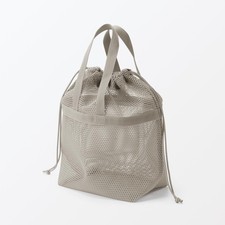 MUJI 3D Mesh Drawstring Bag with Handle, Greige, Size S, Approx. 23 x 8 x 23 cm,