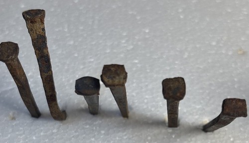 Lot Of 13 Antique Various Nails (Railroad, Square, Blacksmith) - Picture 3 of 7
