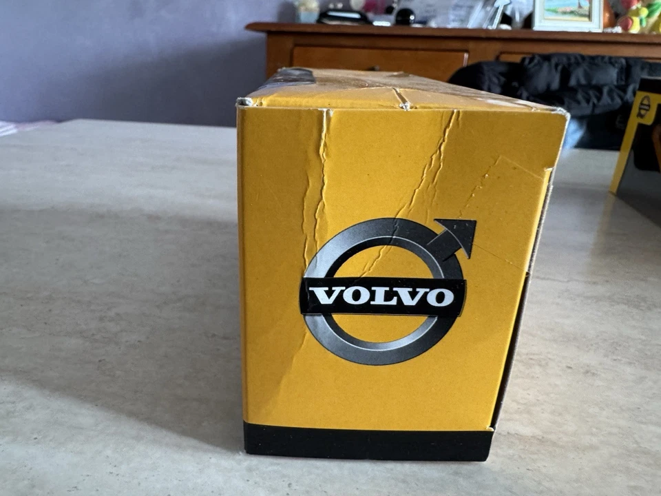 MEZZO DA LAVORO STRADALE ESCAVATORE GOMMATO VOLVO 1:87 NUOVO BOX DA COLLEZIONE - Immagine 3 di 4