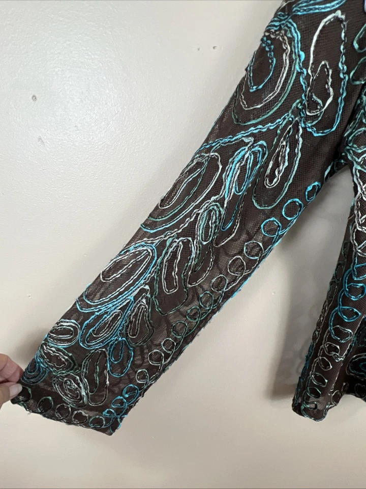 Blusa romántica boho con apliques florales transparentes con cremallera de malla marrón XL Mirasol para mujer Foto 4 de 4