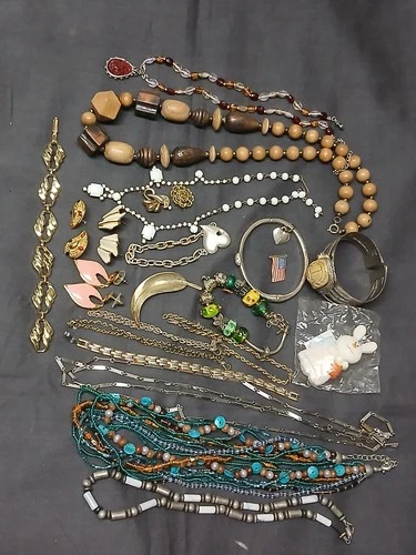 Vintage Costume Jewelry Lot Necklaces Brooches Bracelets Earrings