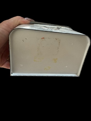 Metal Shabby Chic Cottage Queen Bee Container W Lid - Picture 6 of 6