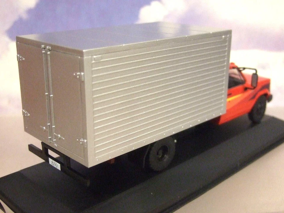 Camión de carga Chevrolet D-40 D40 1985 caja blanca excelente 1/43 rojo y plateado WB267 Foto 2 de 3