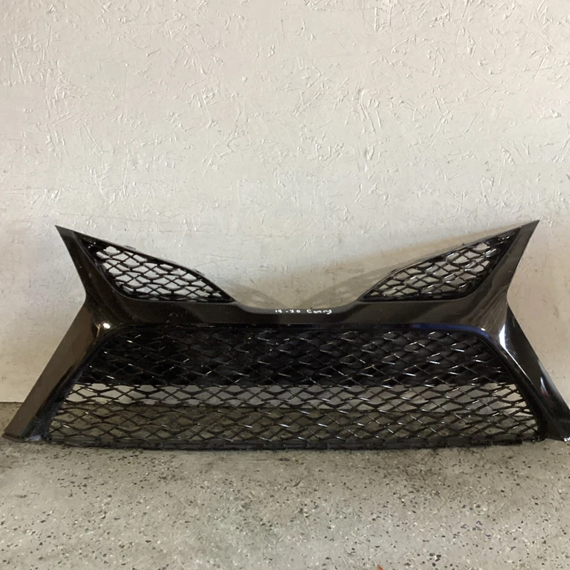 2018 2019 2020 Toyota Camry SE Front Bumper Grille Mesh 53113 06130 New