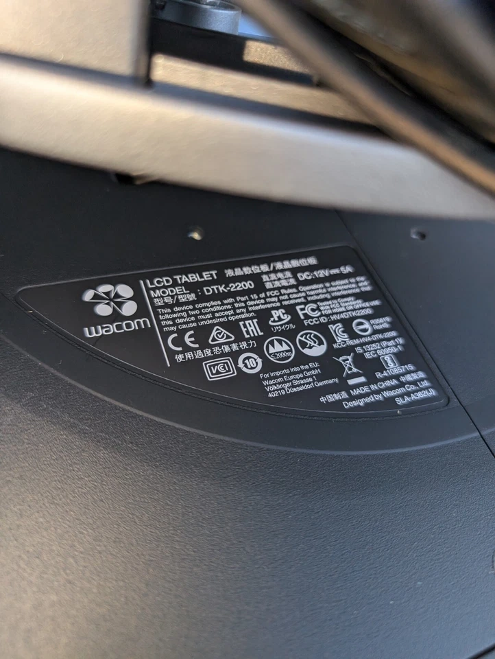 Pantalla de lápiz creativa Wacom Cintiq 22HD 21,5" con soporte y cables DTK-2200/K Foto 2 de 4