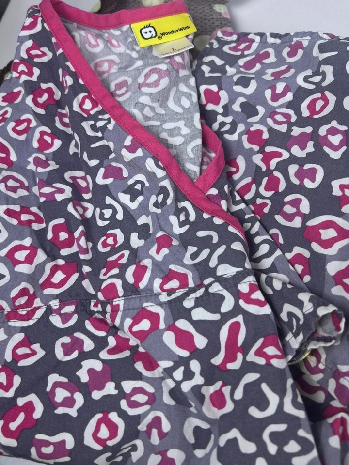 Lote de 12 Camisetas Médicas para Mujer - Tallas L/XL Varias Marcas Retro Floral algunas Vintage Foto 3 de 4