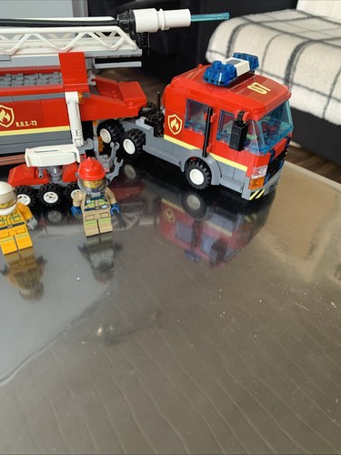 LEGO CITY: Downtown Fire Brigade (60216) - Bild 9 von 12