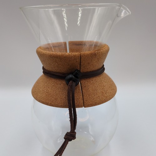 Bodum Glass Coffee Carafe 8” Glass Leather Pour Over Pitcher with Cork Collar - 第 10/14 張圖片