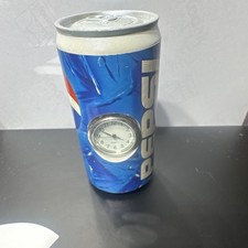 Publicité horloge à quartz Pepsi en forme de canette bleu argent blanc rouge soda