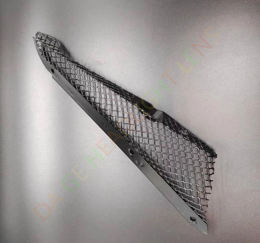 Сменная решетка вентиляции для правой фары из черного металла для Ferrari 458 2010-2015 годов выпуска - Изображение 2 из 4