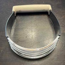 Vintage EKCO DOUGH BLENDER CHROMIUM PLATED Beige Handle Pat 1486255 Made in USA