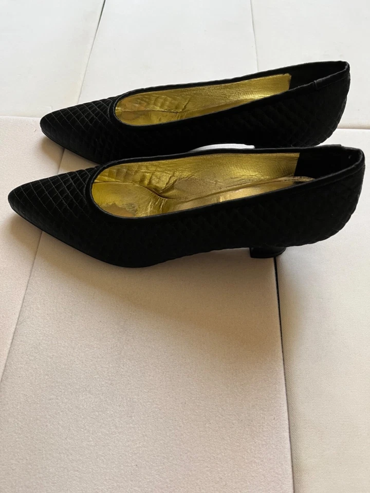 Tacones acolchados de satén para gatito Chanel, talla 39 1/2 Foto 3 de 4