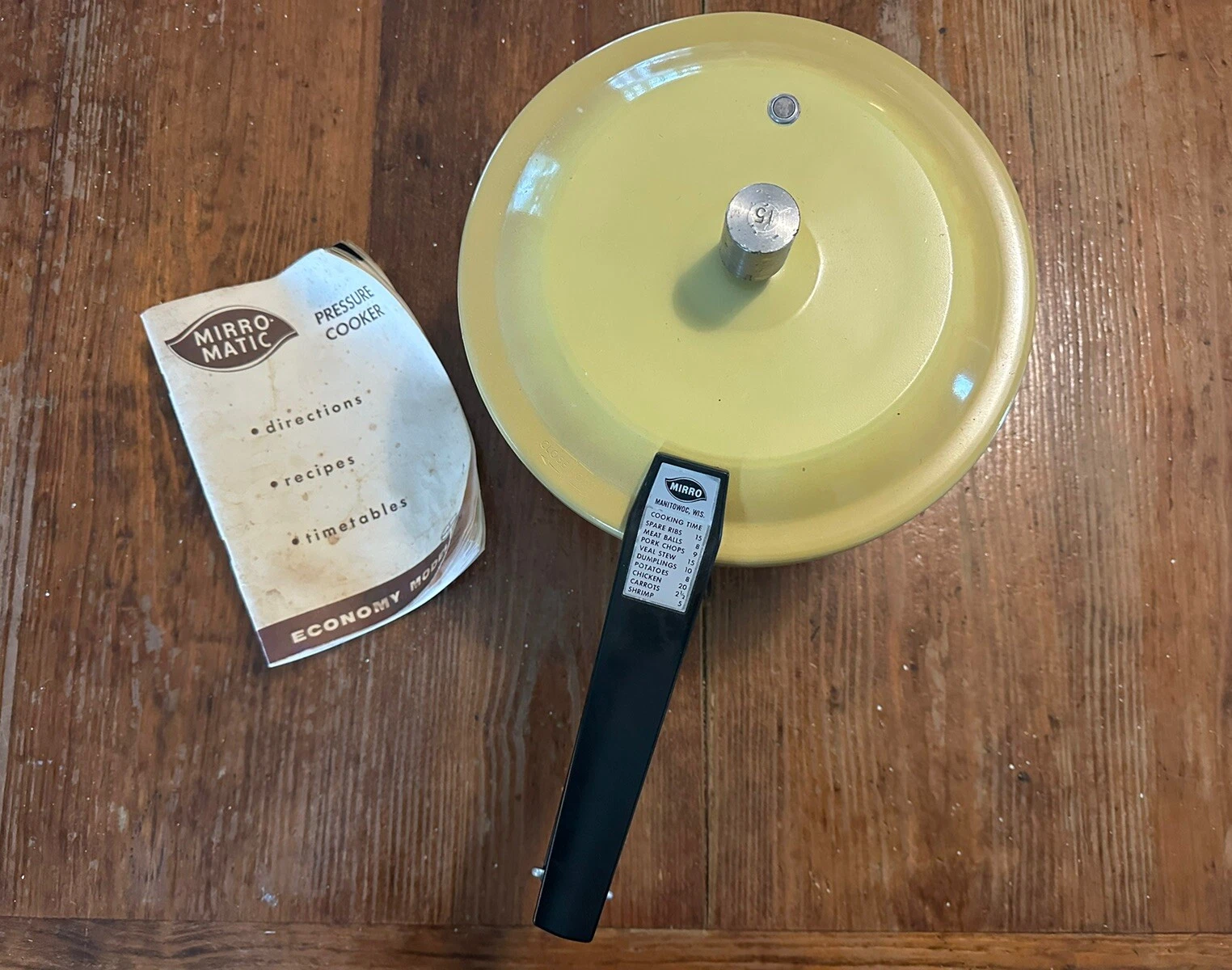 Vintage Mirro-Matic pressure cooker M-0404-35- 4 QT Yellow Gold