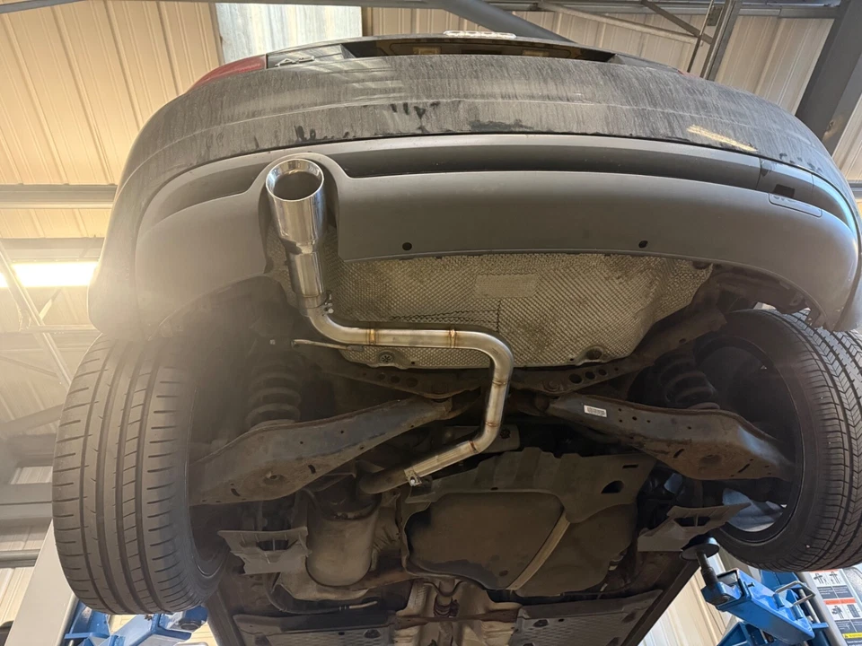 DINÁMICA DE TUBERÍAS AUDI A3 8P 1.6i (102 BHP) Caja trasera Eliminar RENDIMIENTO ESCAPE AZUL Foto 2 de 3