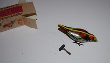 Vintage Wind-Up Tin Pecking Finch Type Bird w Key Box Made In Belarus