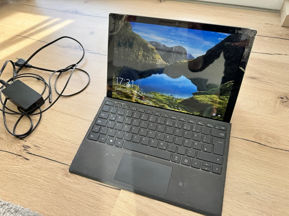 Microsoft Surface Pro 2017 (5. Generation) Intel Core I7 / 8GB/ 256GB *Bastler* - Bild 4 von 4