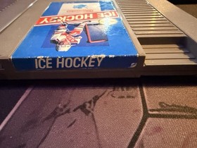 Nintendo NES hockey sobre hielo y jugar f&uacute;tbol de acci&oacute;n