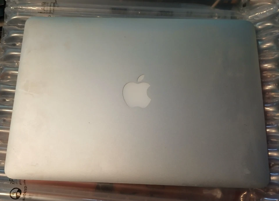 Apple MacBook Air 13-inch A1369 EMC 2469  i5, 4GB, 256 SSD, Good battery! - Image 3 of 4