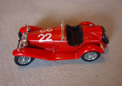 Bburago Alfa Romeo 2300 Spider 1935  1/18 unbenutzt Vitrinenmodell wie neu