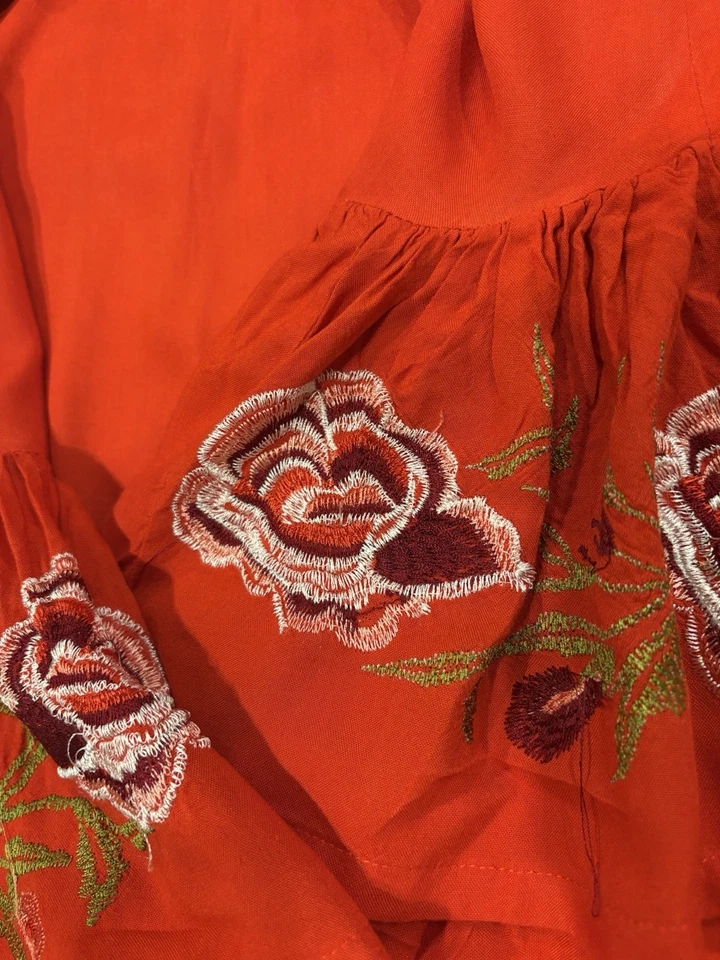 Mini Vestido/Blusa Plumas Manga Campana Flor Roja Bordada Talla M Foto 4 de 4