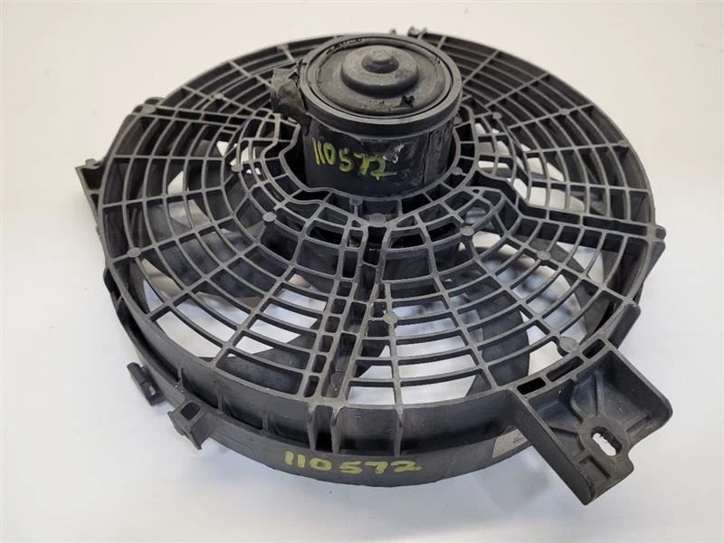 04 - 15 Condensador de conjunto de ventilador de radiador Nissan Armada fabricante de equipamento original - Imagem 2 de 4