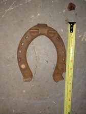 1 UNUSUAL USED STEEL HORSESHOE WITH SCREW IN CLEATS