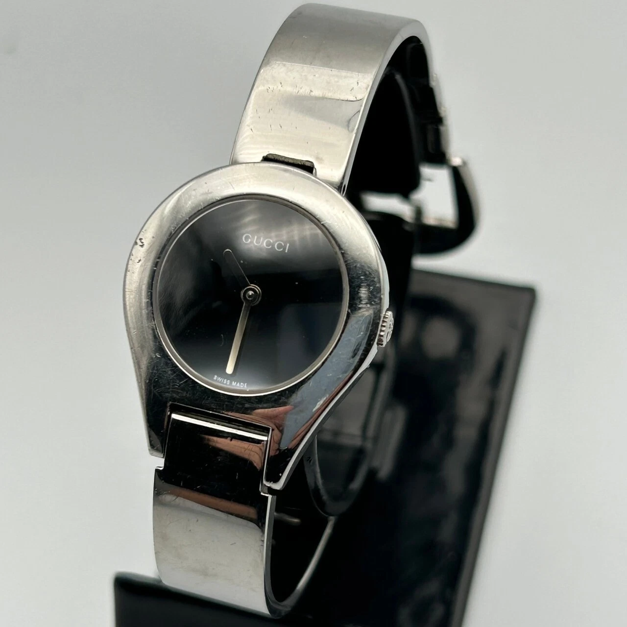 Authentique montre bracelet Gucci 6700L avec boucle ceinture métal argent pile neuve 