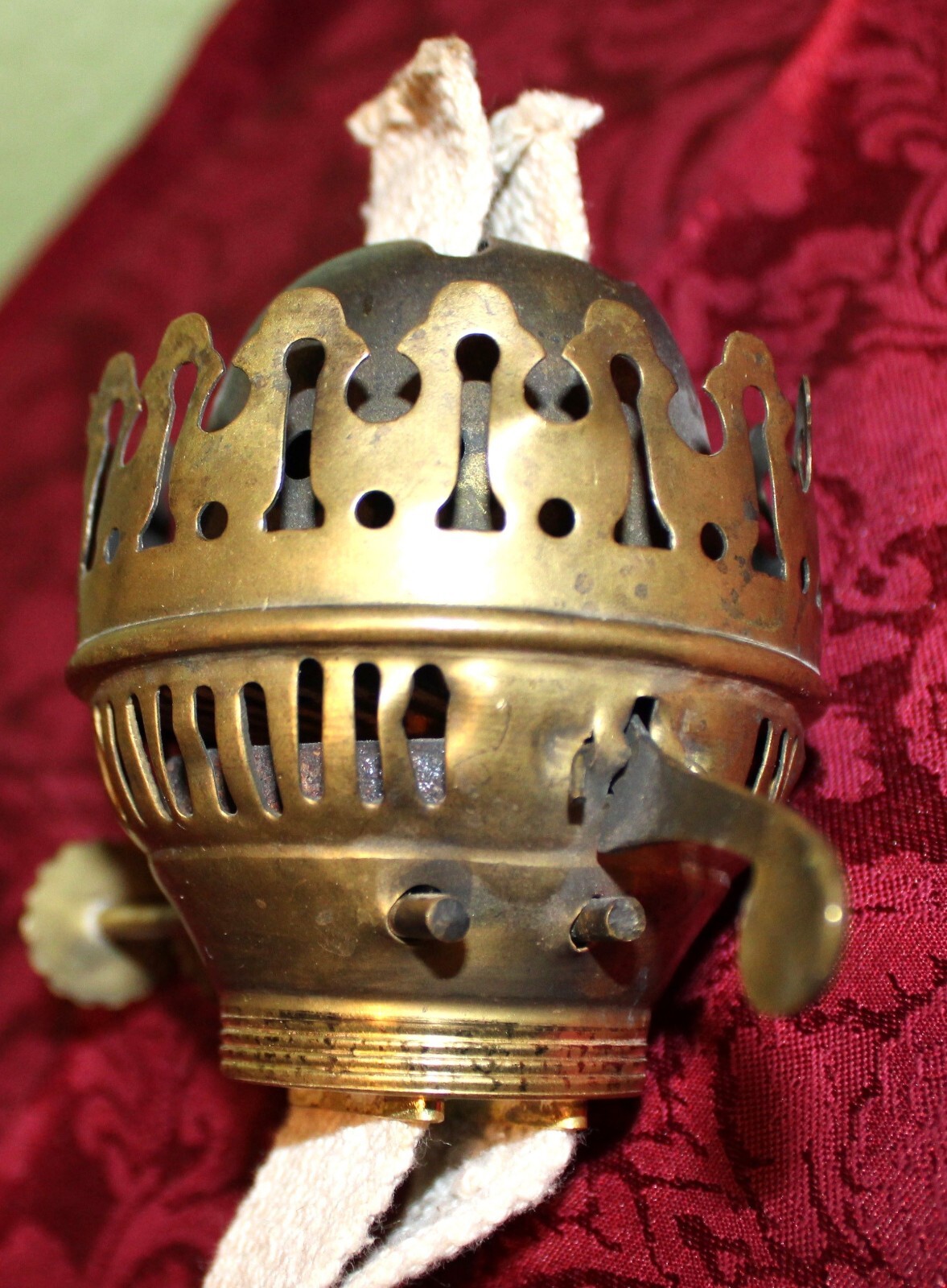 ANTIQUE UNMARKED BRASS DOUBLE WICK OIL LAMP BURNER WITH GALLERY eBay