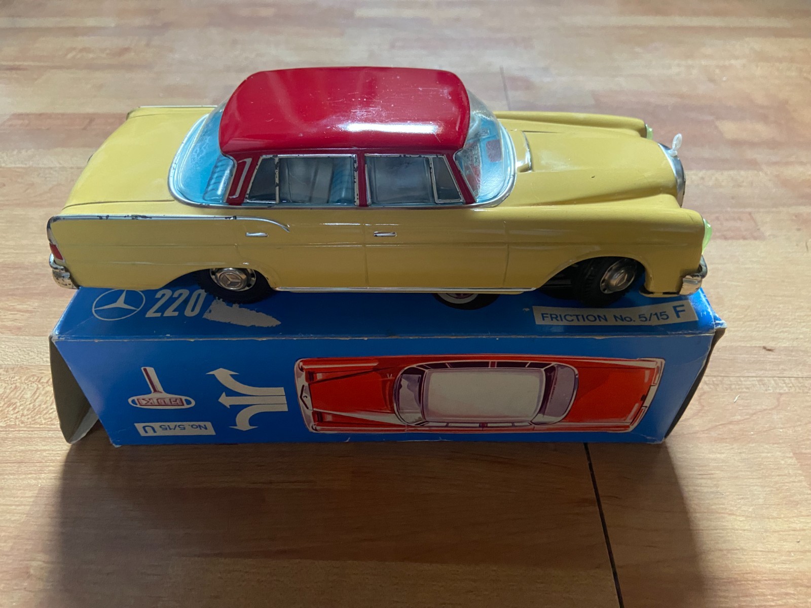 Mercedes 220 SE HUKI 1960 voiture ancienne en tôle pour collectionneur