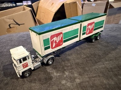 MATCHBOX SUPERKINGS K-17 SCAMMELL '' 7UP '' CONTAINER TRUCK in sehr gutem Zustand Zustand