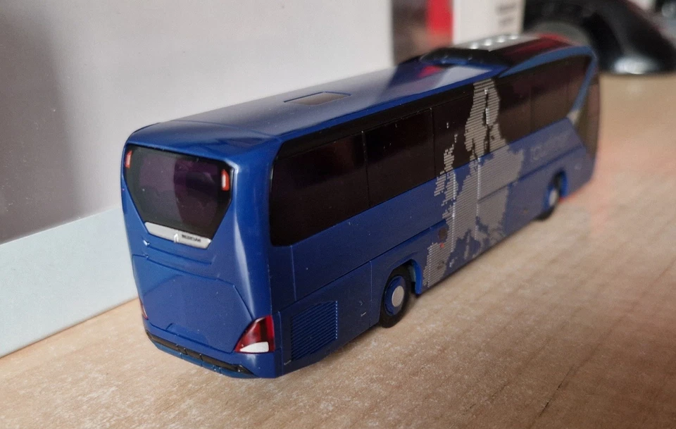 Rietze ZY.NEO73-8120-738120	NEOPLAN Tourliner Financial Services IAA 2018 1:87 - Imagen 3 de 4