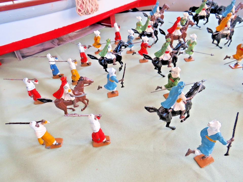 LOTE DE 30+ SOLDADOS ÁRABES GUERREROS DEL DESIERTO BRITÁNICOS PLOMO JINETES Y PIES #170 Foto 4 de 4