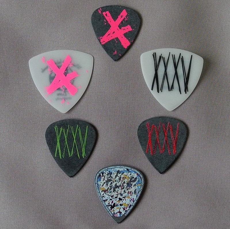 ONE OK ROCK TORU Complete Set of Guitar Pick From Japan | eBay ONE OK ROCK TORU Complete Set of Guitar Pick From Japan | eBay